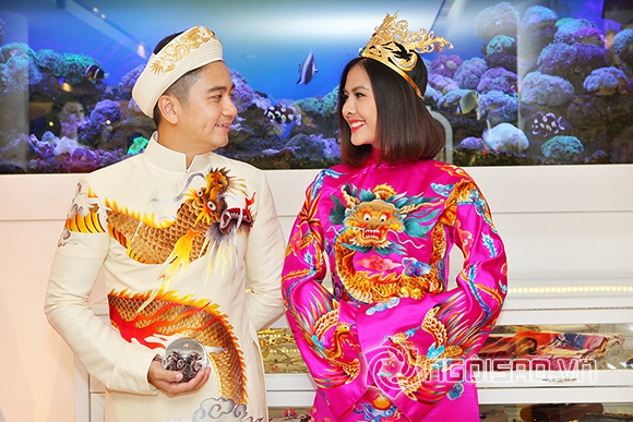 Vợ chồng Vân Trang lái xế hộp tiền tỷ đi thử trang phục cưới 4