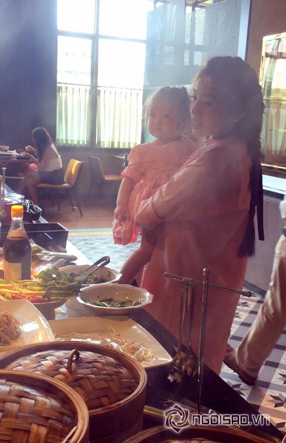 Elly Trần khoe cận mặt bé Alfie 5 Elly Trần khoe cận mặt bé Alfie 5