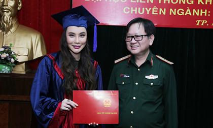 Hồ Quỳnh Hương làm giảng viên trường ĐH Văn hóa Nghệ thuật Quân đội