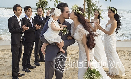 Vợ chồng Trang Nhung hôn nhau trước mặt con gái