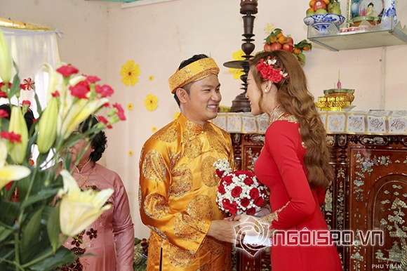 Ba mẹ Danh hài Hoài Linh chủ hôn cho con trai Thiên Bảo rước Hoa hậu Kim Yến về dinh 2