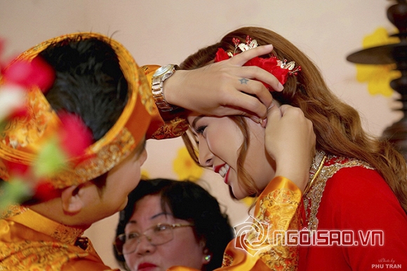 Ba mẹ Danh hài Hoài Linh chủ hôn cho con trai Thiên Bảo rước Hoa hậu Kim Yến về dinh 0