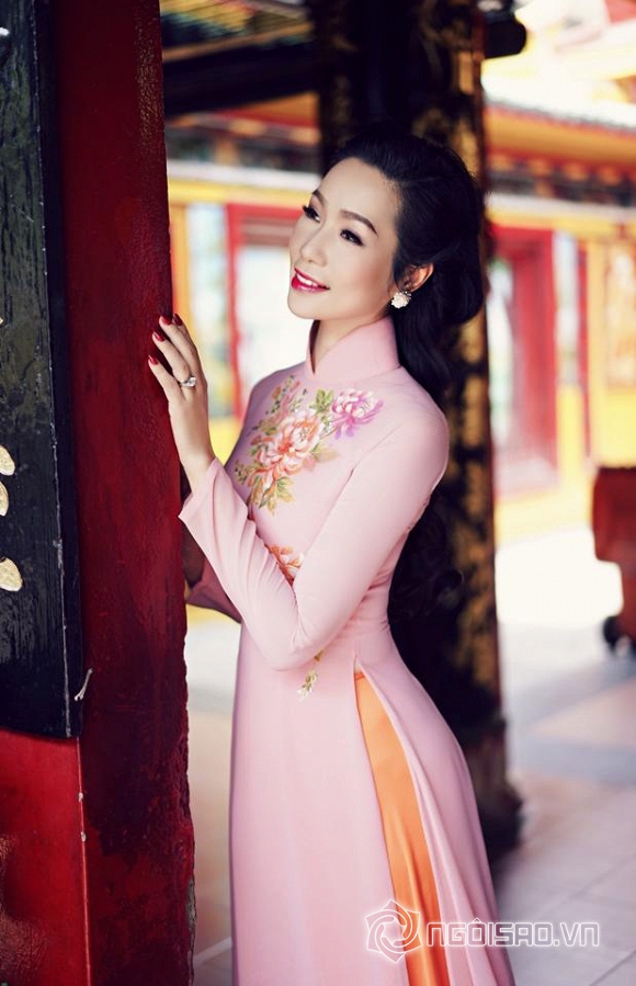 Á hậu Trịnh Kim Chi diện áo dài 1
