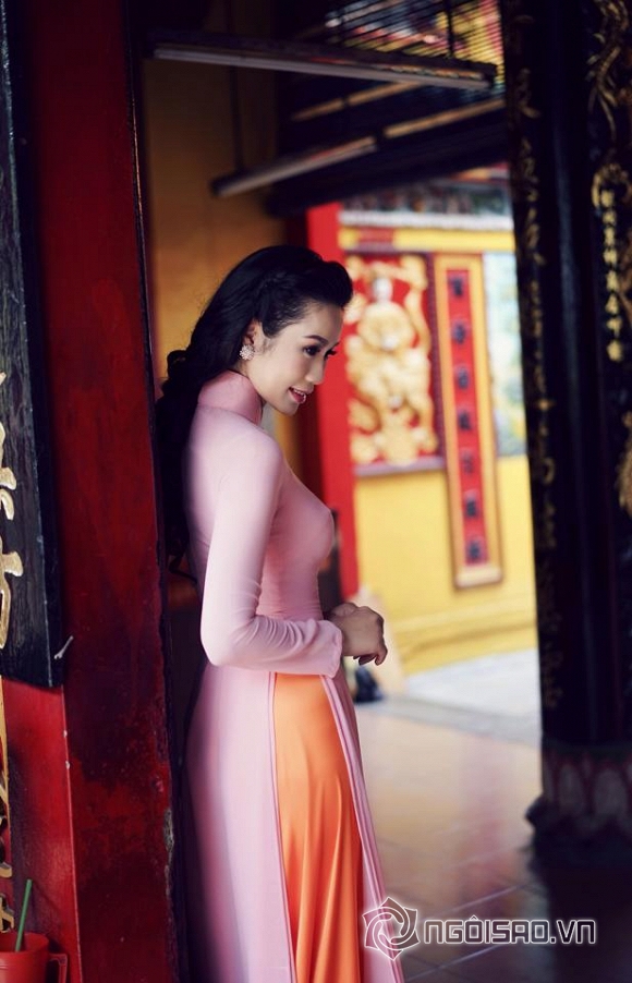 Á hậu Trịnh Kim Chi diện áo dài 2