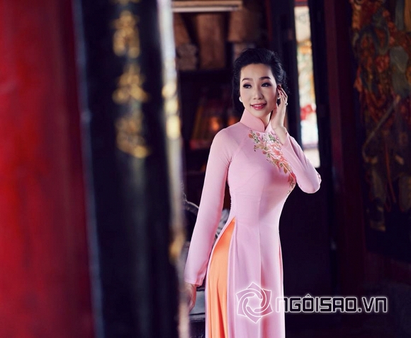 Á hậu Trịnh Kim Chi diện áo dài 3