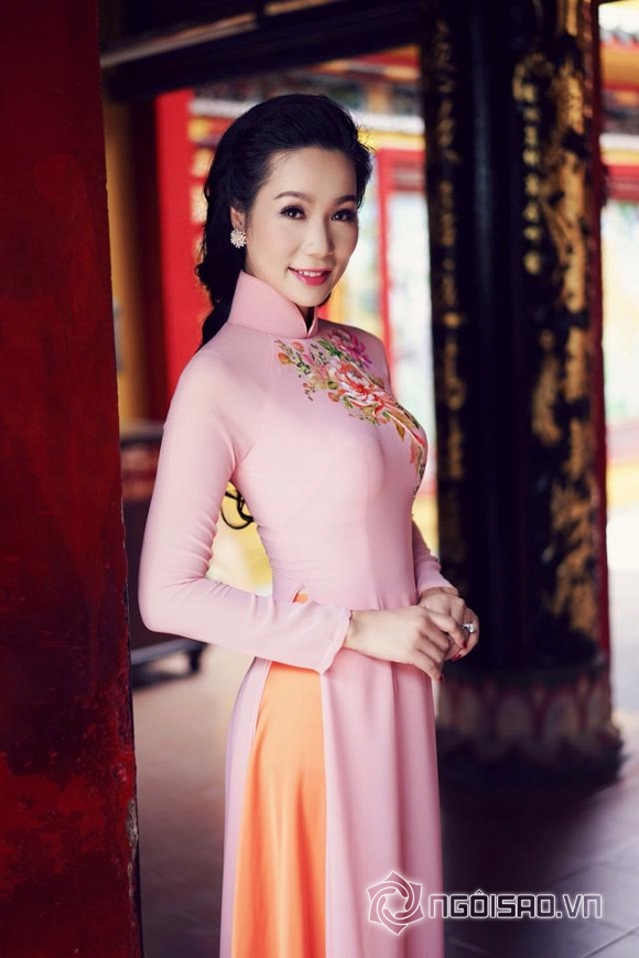 Á hậu Trịnh Kim Chi diện áo dài 5