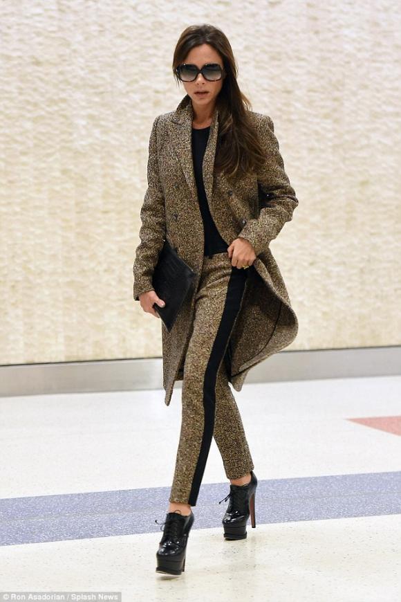 Victoria Beckham diện thời trang sang chảnh ở sân bay 3