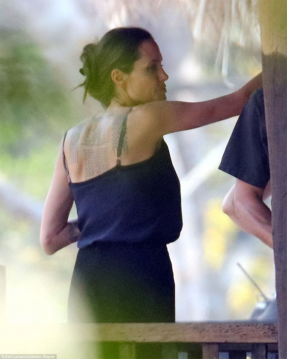 Angelina Jolie lộ 3 hình xăm mới 5