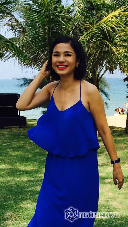 Việt Trinh vô tư đá bóng khi diện váy xẻ táo bạo 22