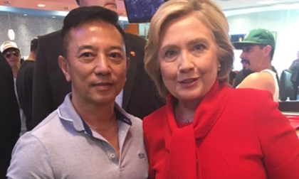 Bà Hillary Clinton thưởng thức món ăn Việt tại Lee’s Sandwiches, Las Vegas