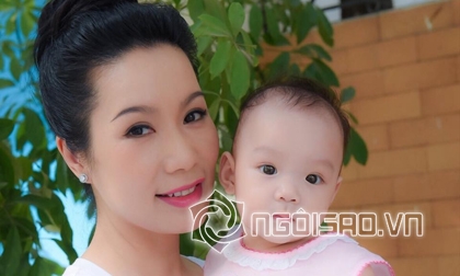 Diễn viên Trịnh Kim Chi xinh đẹp bên con gái út
