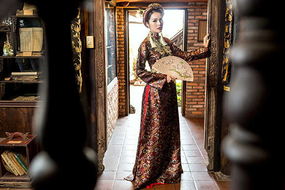 duong-cam-lynh-sac-sao-trong-hinh-tuong-phu-nu-xua007-ngoisao.vn.jpg