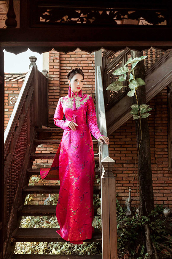 duong-cam-lynh-sac-sao-trong-hinh-tuong-phu-nu-xua013-ngoisao.vn.jpg