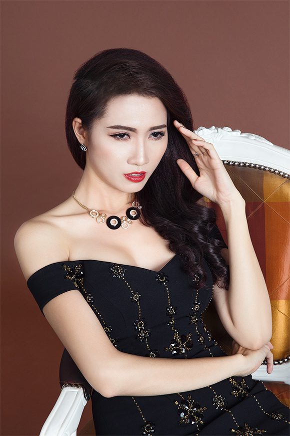 Phan Thị Mơ khoe vai trần gợi cảm sau tin đồn lấy chồng đại gia 0 Phan Thị Mơ khoe vai trần gợi cảm sau tin đồn lấy chồng đại gia 0