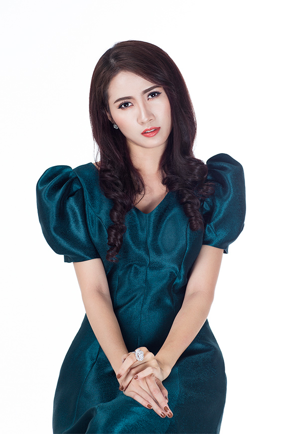 Phan Thị Mơ khoe vai trần gợi cảm sau tin đồn lấy chồng đại gia 10 Phan Thị Mơ khoe vai trần gợi cảm sau tin đồn lấy chồng đại gia 10