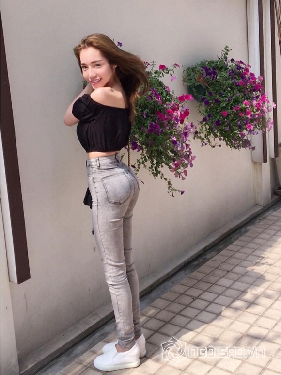 Elly Trần 0