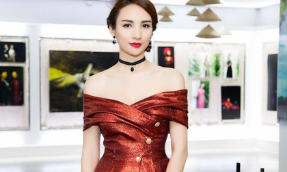 Hoa hậu Ngọc Diễm vai trần gợi cảm đi chấm thi nhan sắc