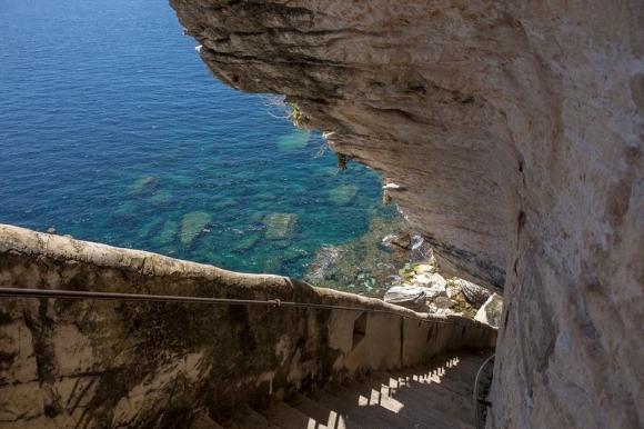 Cầu thang lên thiên đường Corsica, Pháp 0