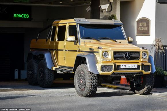 dàn siêu xe mạ vàng của tỷ phú Ả Rập Saudi khi sang Anh nghỉ dưỡng 11