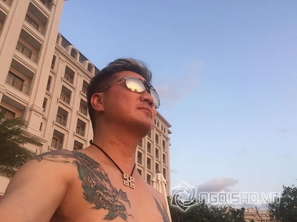 Đàm Vĩnh Hưng cởi trần công khai hình xăm mới trên ngực phải 7 Đàm Vĩnh Hưng cởi trần công khai hình xăm mới trên ngực phải 7