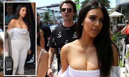 Kim Kardashian diện áo corset khiến vòng 1 'ngộp thở'