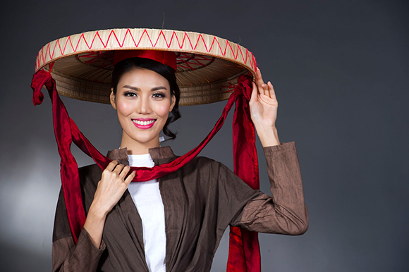 Lan Khuê vượt mặt 80 mẫu Việt để làm vedette Festival Huế 0