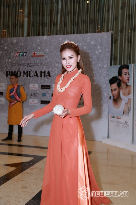 Miss Bikini Kim Yến tự tin diện Áo dài kheo eo thon 2