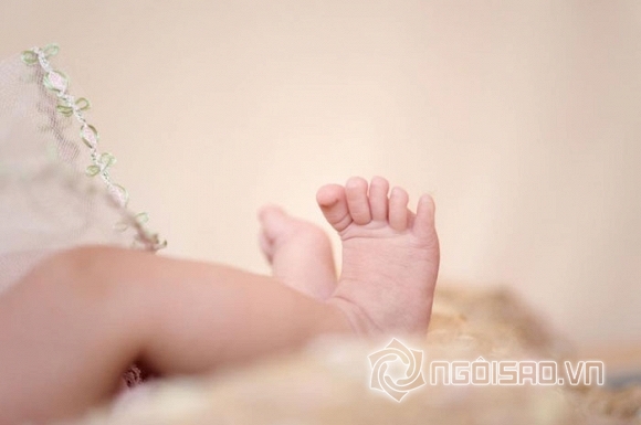 Hoa hậu Hà Kiều Anh khoe trọn bộ ảnh con gái lúc 1 tháng tuổi 7