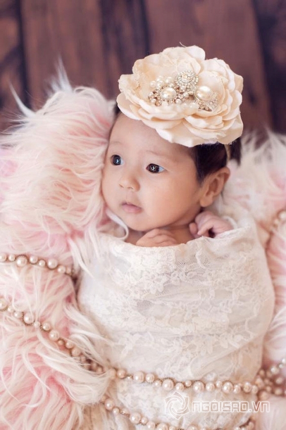 Hoa hậu Hà Kiều Anh khoe trọn bộ ảnh con gái lúc 1 tháng tuổi 3