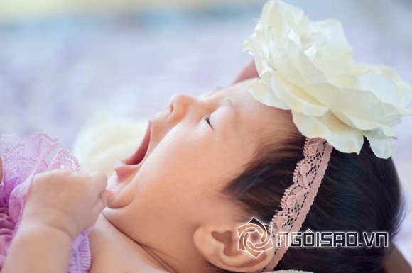 Hoa hậu Hà Kiều Anh khoe trọn bộ ảnh con gái lúc 1 tháng tuổi 6