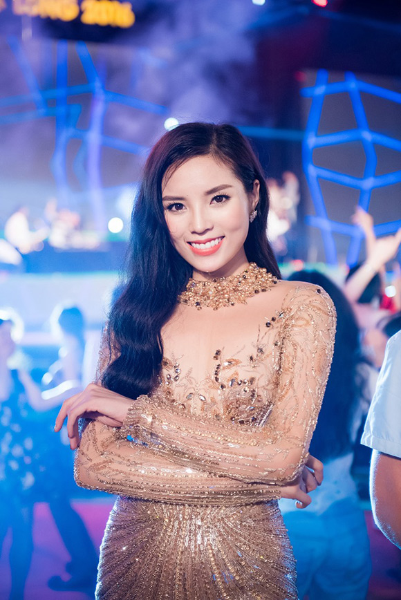 Hoa hậu Kỳ Duyên lộng lẫy đi event 9