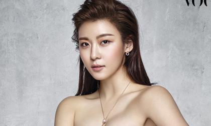 Ha Ji Won khoe vầng ngực đầy quyến rũ ở tuổi 38