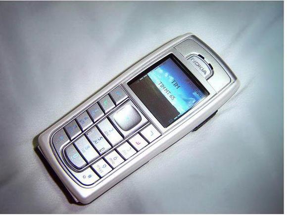 chiếc điện thoại Nokia  4