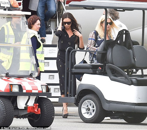 Victoria Beckham chơi trội khi đi máy bay riêng tới dự LHP Cannes 10