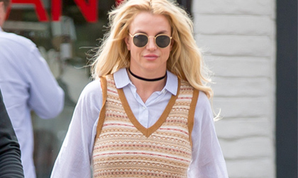 Britney Spears mặc đồ như thảm họa thời trang ra đường