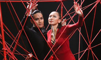 Thí sinh Vietnam’s Next Top Model 'nghẹt thở' trong chiếc lồng dây thừng