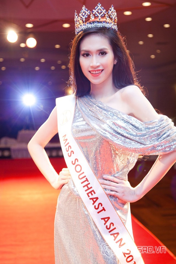 Hoa hậu Việt nói tiếng Anh dở tệ 0