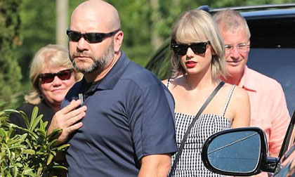Taylor Swift dẫn bạn trai mới chưa đầy 2 tuần về ra mắt bố mẹ