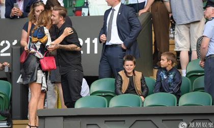 Con trai David Beckham nhìn chằm chằm khi bố ôm gái lạ