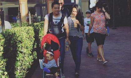 Gia đình Kim Hiền hạnh phúc đi dạo phố