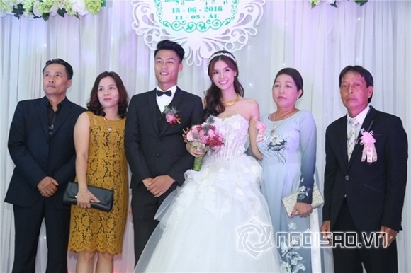 Bố mẹ sao Việt không có mặt trong ngày cưới  0