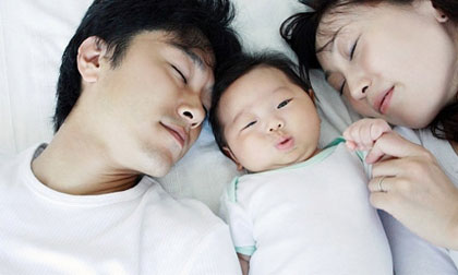 Con ngủ cùng bố mẹ lợi ích không tưởng