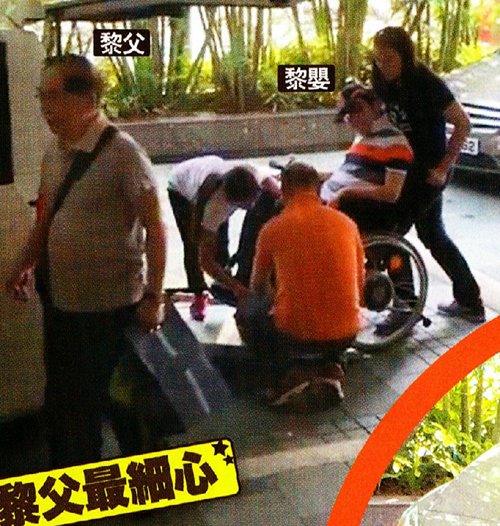 Tỷ phú tàn tật tự lái xe đưa cả nhà 'Ngọc nữ TVB' đi du lịch 2