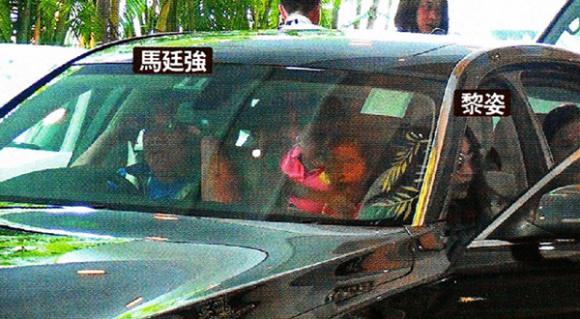 Tỷ phú tàn tật tự lái xe đưa cả nhà 'Ngọc nữ TVB' đi du lịch 6