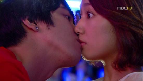  Park Shin Hye hôn bạn diễn 0