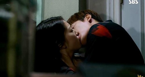 Park Shin Hye hôn  3