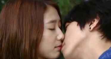 Park Shin Hye hôn  4