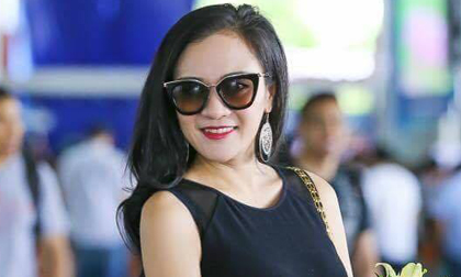 Á hậu Quỳnh Mai xinh tươi xuất hiện tại sân bay