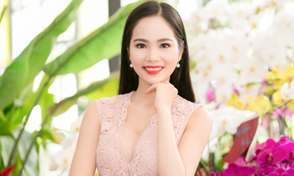 Hoa hậu Dương Kim Ánh diện váy ren xinh như công chúa