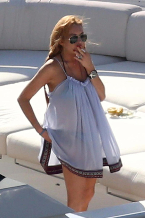 Bố Lindsay Lohan xác nhận con gái đang mang thai 3